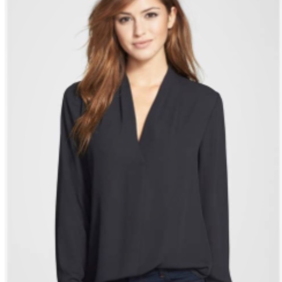 Vince Camuto Tops - Vince Camuto black V neck pleat blouse Size Small